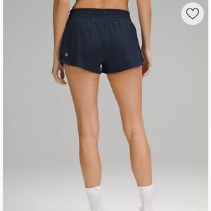 Lulu Lemon Hotty Hot Lined Short 2.5"